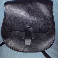 Черна чанта с дълга дръжка Monki, снимка 1 - Чанти - 32618362