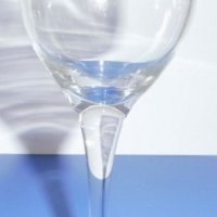Стъклена чаша за ракия брандирана със стилизирано лого на ракия „Стралджанска“ , снимка 2 - Чаши - 44030798