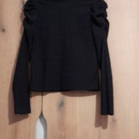 Черна блузка с къдрави рамене S , снимка 5 - Блузи с дълъг ръкав и пуловери - 34935148