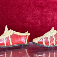 Старинен сувенир - ръчно изработен модел на обувки, снимка 2 - Колекции - 44080354