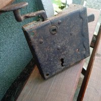 Стара брава с 3 ключа, снимка 2 - Антикварни и старинни предмети - 38053380