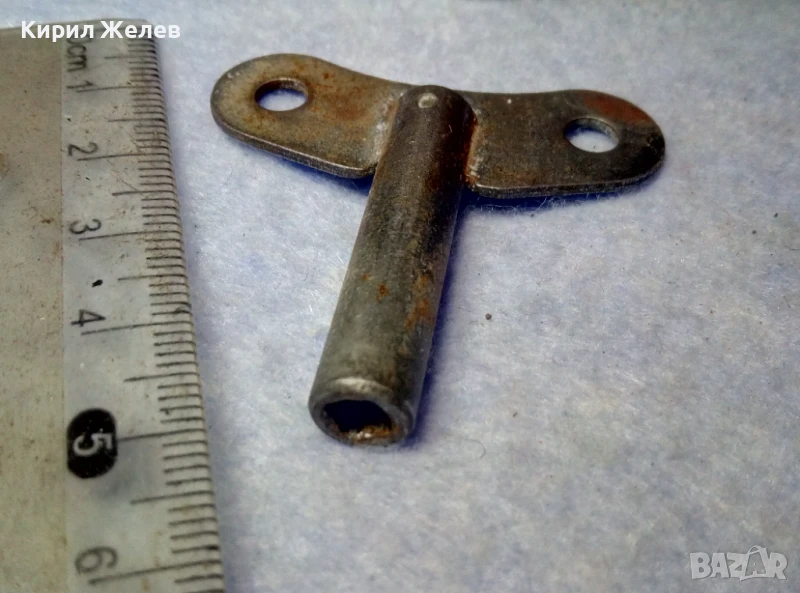 Стар КЛЮЧ за СТЕНЕН ЧАСОВНИК за НАВИВАНЕ на МЕХАНИЗМА 26189, снимка 1