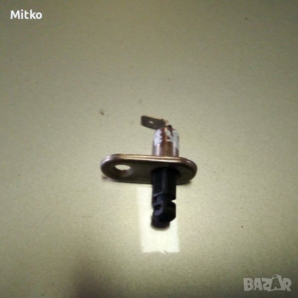 Бутон - Отворен Капак Заден За БМВ Е36 Седан / BMW E36 Sedan, снимка 1