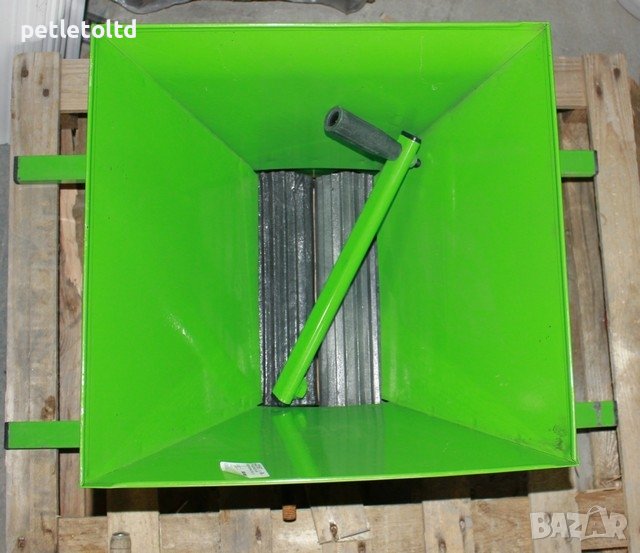 Гроздомелачка, ръчна, с пластмасови валове , снимка 1