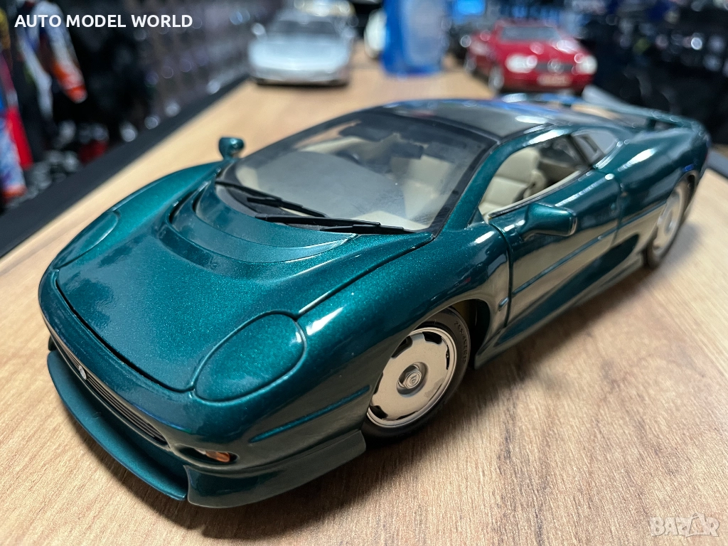 МАISTO колекционерски модел JAGUAR XJ220 2004 г. 1:18 мащаб, снимка 1