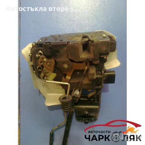 брава врата (предна дясна) за Фолксваген Пасат 2.0 Б5.5, снимка 1