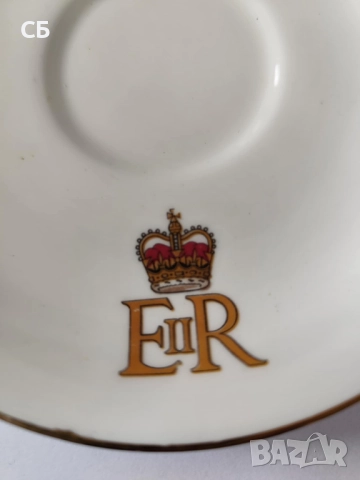 Британски кралски сувенирни чинийки в чест на Елизабет II и принц Чарлз, снимка 4 - Антикварни и старинни предмети - 52989828