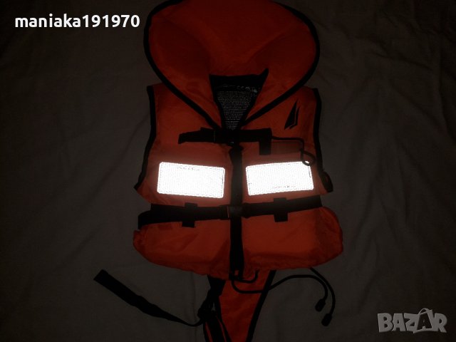 Спасителна жилетка BILTEMA, снимка 1 - Водни спортове - 37341297
