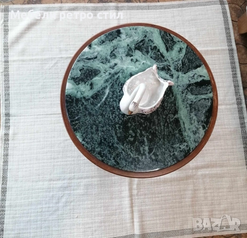 Винтидж масичка за кафе с чудесен зелен мраморен плот и резбовани крака. , снимка 6 - Маси - 51844361