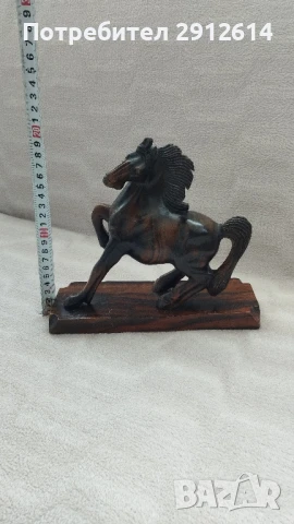 Дървена фигурка кон