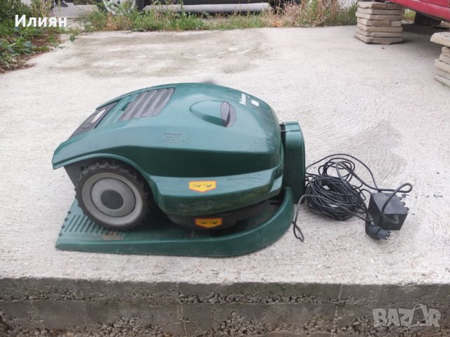 Продавам напълно автоматичен тревен робот , снимка 1 - Градинска техника - 26709037
