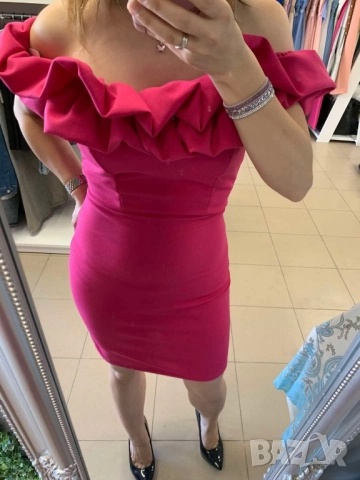 🩷Елегантна къса рокля с ефектно деколете  