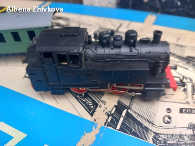 PIKO DZUNIOR с релси стрелка и захранваща, снимка 2 - Влакчета, самолети, хеликоптери - 52050764