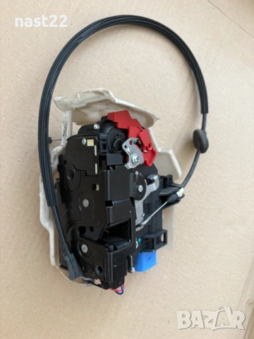 Предна лява брава за врата Фолксваген Голф 5/Golf 5 -2 врати, снимка 4 - Части - 53478054