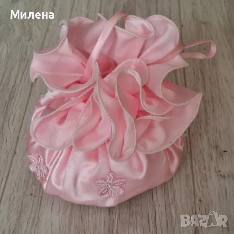 Сатенена чантичка с декорация , снимка 7 - Сватбени аксесоари - 51113052