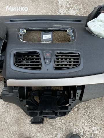 Рено Флуенс, Меган / Renault Fluence, Megane / Предно табло, Жабка, снимка 2 - Части - 43166876