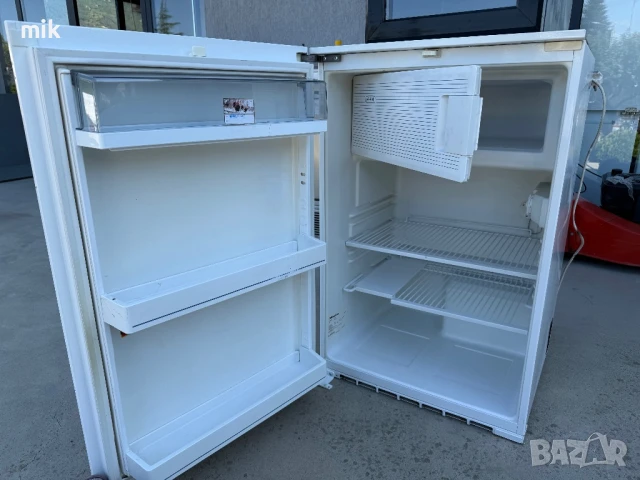 Малък хладилник с камера Миеле , снимка 2 - Хладилници - 50984581