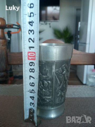 Продавам красива, антикварна чаша.Ловни мотиви.Калай.Маркирана., снимка 4 - Антикварни и старинни предмети - 43592542