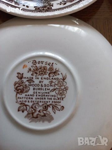 Красиви английски порцеланови чаши за чай или кафе с десертни чинии, снимка 5 - Чинии - 43212286