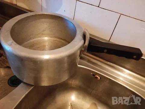 Херметическа тенджера под налягане, страхотно качество, малко ползвана, лесно отваряне и затваряне, снимка 3 - Съдове за готвене - 53293518