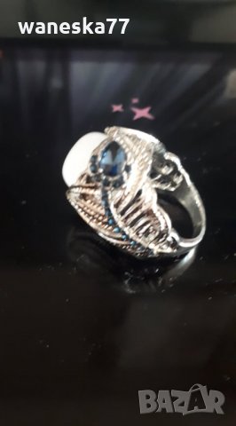 Дамски пръстен със сребърно покритие S925 - млечно бял камък и сини кристали, снимка 3 - Пръстени - 27525342