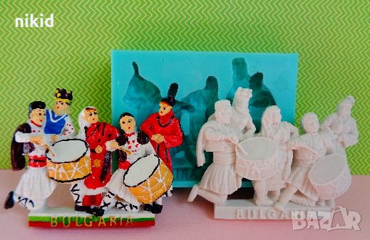 Ансамбъл танцьори в народни носии с барабани Bulgaria силиконов молд форма декорация украса фондан 