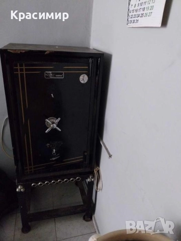 Продавам метална каса/огнеопорна/