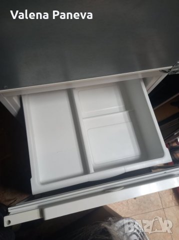 Хладилник за вграждане с камера и отделение за плодове, снимка 2 - Хладилници - 34984368