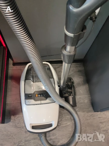 Продавам прахосмукачка в много добро състояние Миеле., снимка 10 - Прахосмукачки - 51386723