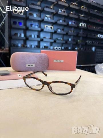 очила с черен обикновен калъф и ув защита miu miu 