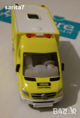 Жълт камион - бус линейка на сику / Siku, снимка 7 - Колекции - 14066760
