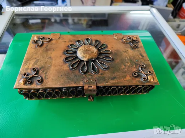 Кована медна кутия