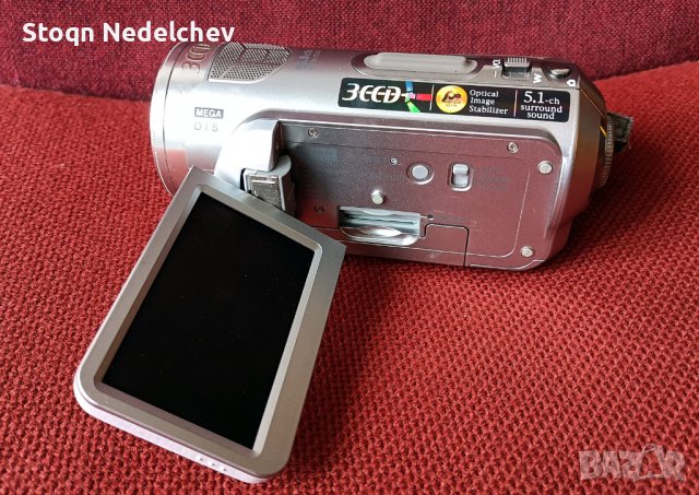 Продавам Panasonic HDC-SD1 AVCHD 3CCD SD/SDHC , снимка 2 - Камери - 43878040