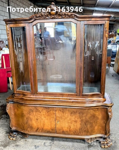 Барокова витрина с дърворезба и стъклени врати, снимка 3 - Секции и витрини - 51718033