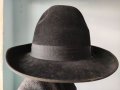 Продавам  елегантна шапка на Ирина Сардарева, снимка 4