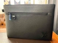 Чанта Louis Vuitton Takeoff Pouch, снимка 2