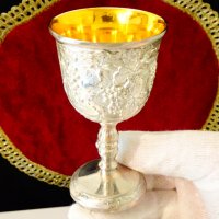 Посребрена чаша с позлата,релефни лози. , снимка 1 - Антикварни и старинни предмети - 37716586