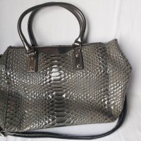 Страхотна Дамска чанта имитираща Змийска кожа, снимка 1 - Чанти - 40121642