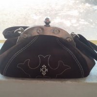 Много качествена и красива дамска чанта от естествен набук, снимка 5 - Антикварни и старинни предмети - 37714886