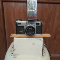 Продавам Фотоапарат Киев СССР.Заедно със светкавица., снимка 2 - Антикварни и старинни предмети - 37408918