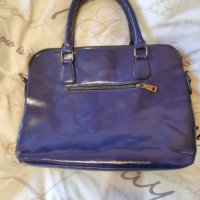 чанта в тъмно син лак, среден размер, снимка 3 - Чанти - 44012773