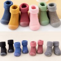 Детски топли чорапи с гумена подметка , снимка 1 - Детски боти и ботуши - 43392852