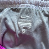 Дамски спортни къси панталони Nike, снимка 2 - Къси панталони и бермуди - 39757957