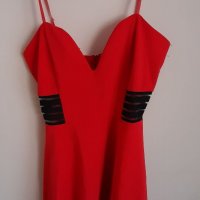Разкроена червена рокля , снимка 1 - Рокли - 32742095