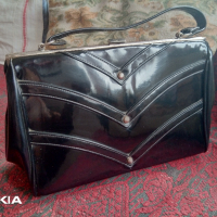 Продавам кожена дамска чанта (лакирана), снимка 1 - Чанти - 36377285