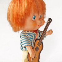 1970те Японска гумена кукла Момче с китара, Винтидж, снимка 6 - Колекции - 44842417