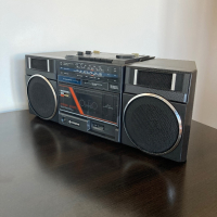 HITACHI TRK-930E  VINTAGE RETRO CD BOOMBOX Ghetto Blaster радио касетофон, снимка 5 - Радиокасетофони, транзистори - 44911660