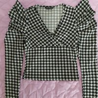 Дамска блуза с черно-бяла шарка, снимка 2 - Блузи с дълъг ръкав и пуловери - 43353967
