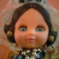 Колекционерска кукла в народни дрехи Folk Artesania Испания Марка 25 см, снимка 14 - Колекции - 43317965
