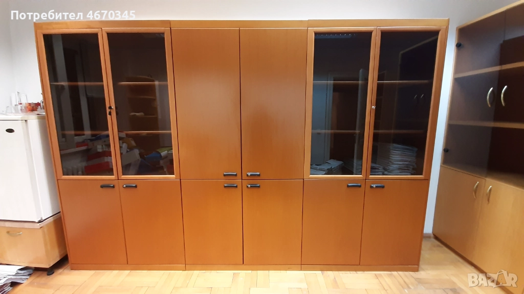 ШКАФ С ВИТРИНИ продавам, г. София , снимка 1